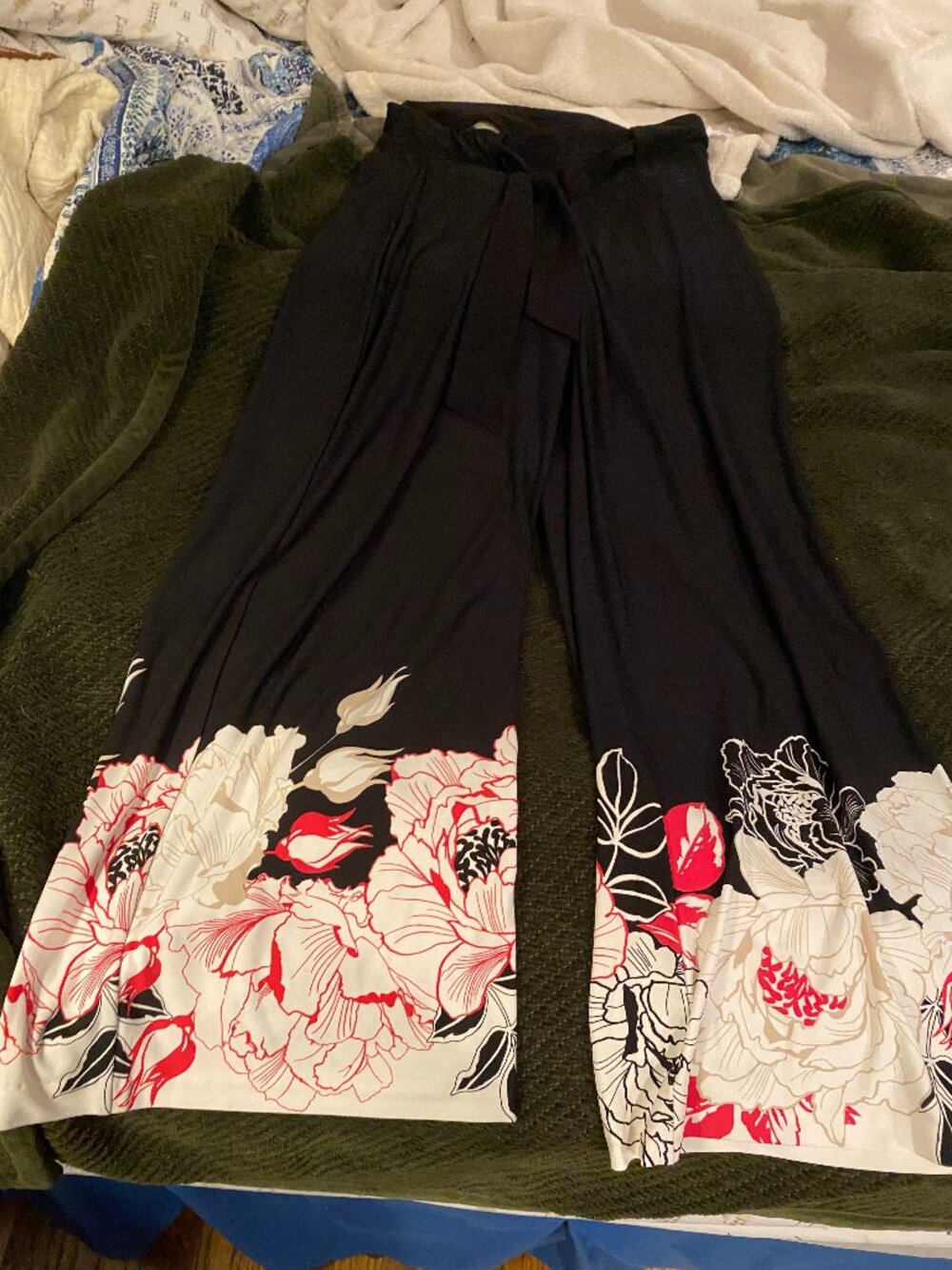 NWT White House Black Market wide leg belted pants floral cuff Size XS